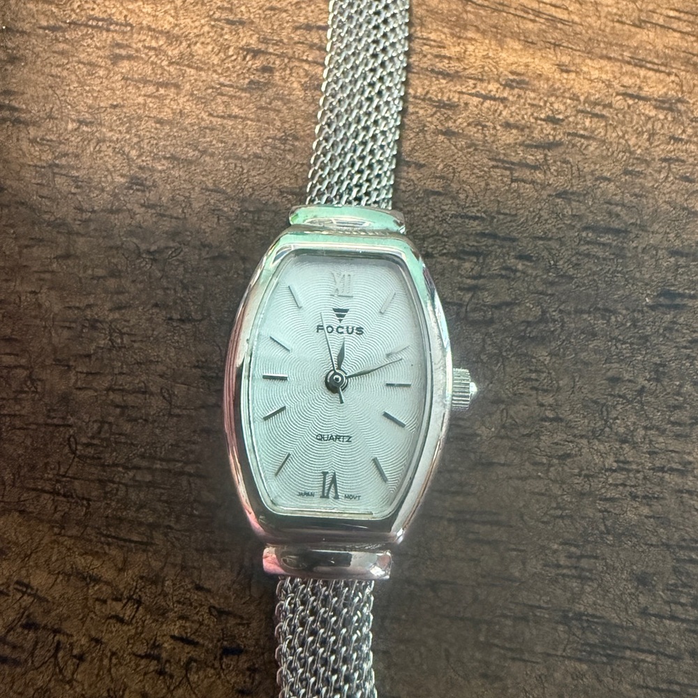 Focus Women's Silver Mesh Quartz Watch
